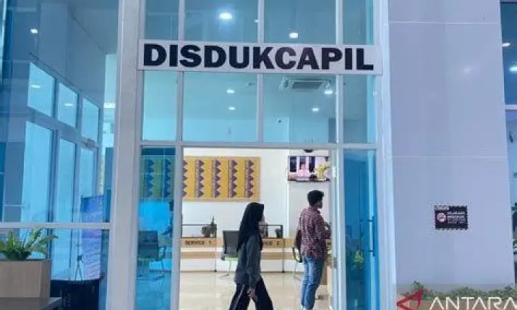 Pelayanan administrasi kependudukan di Indonesia