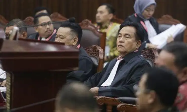 Yusril Ihza Mahendra Yusril Ihza Mahendra memimpin tim hukum
