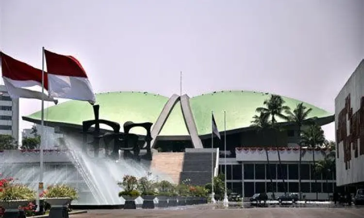 Pusat Politik Indonesia Gedung DPR RI sebagai pusat kegiatan politik legislatif