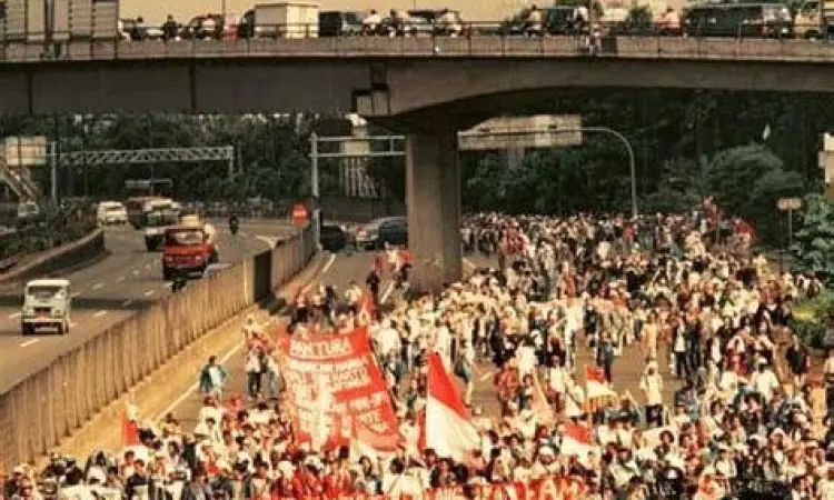 Krisis Politik 1998 Dokumentasi krisis politik Indonesia 1998