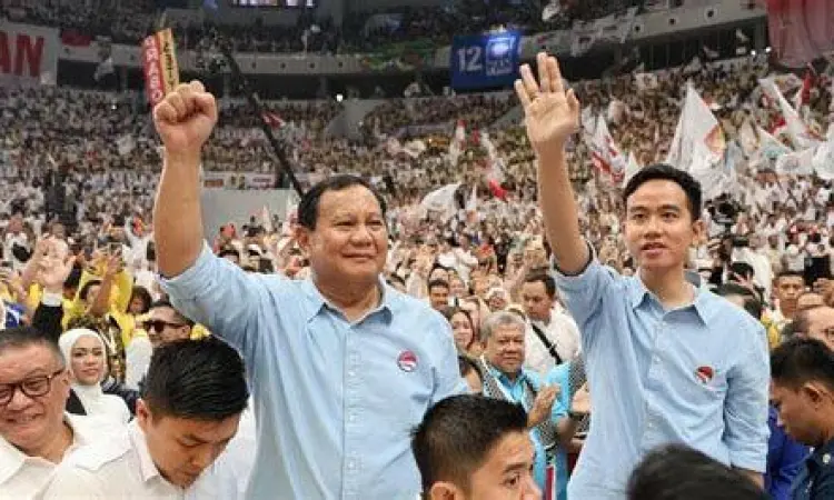 Prabowo Subianto dan Gibran Rakabuming Raka dalam sebuah acara