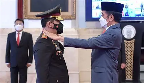 Pelantikan Listyo Sigit Prabowo Profil Listyo Sigit Prabowo saat upacara pelantikan Kapolri