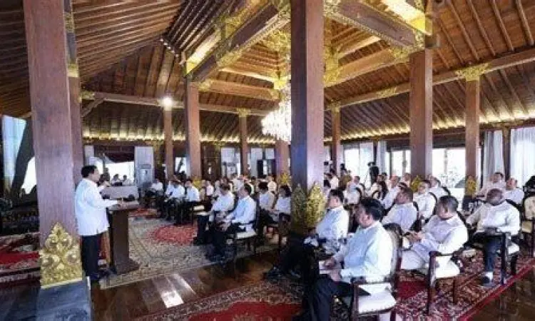 Gerbang utama Padepokan Garuda Yaksa di Sentul