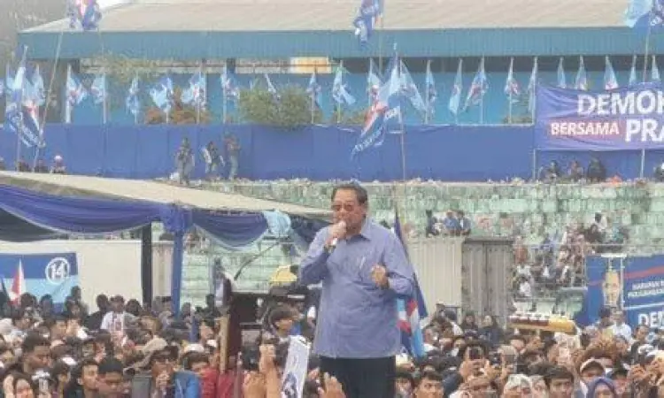 Simbol Persatuan Tokoh Nasional SBY dan Prabowo dalam kampanye akbar