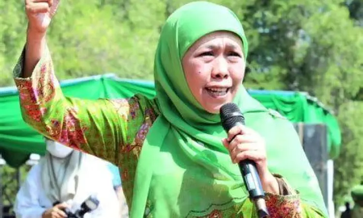 Khofifah Indar Parawansa dan Basis Massa Khofifah Indar Parawansa bersama anggota Muslimat NU