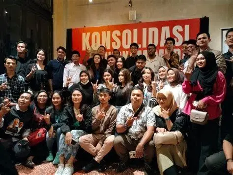 Kampanye Anak Muda Generasi muda mengikuti kampanye politik kreatif