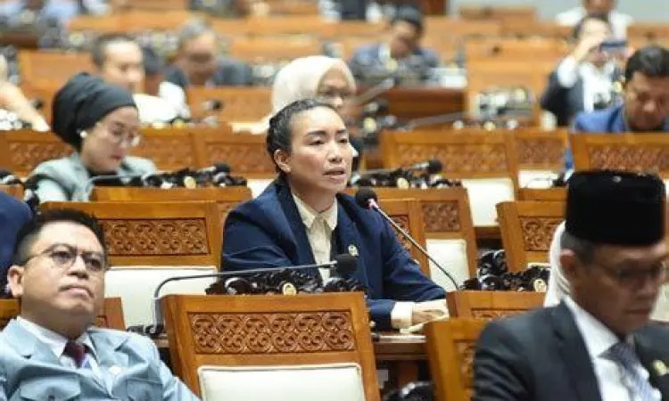 Aktivitas Legislatif Saraswati Rahayu Saraswati saat sidang di DPR RI