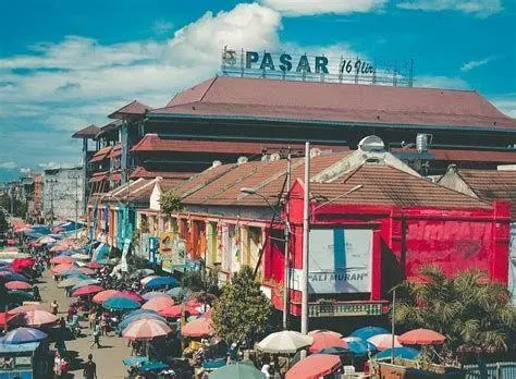 Pasar 16 Ilir Palembang Suasana Pasar 16 Ilir Palembang saat kunjungan tokoh nasional