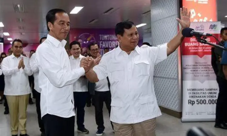 Pertemuan Transisi Prabowo-Jokowi Prabowo Subianto dan Joko Widodo berdiskusi
