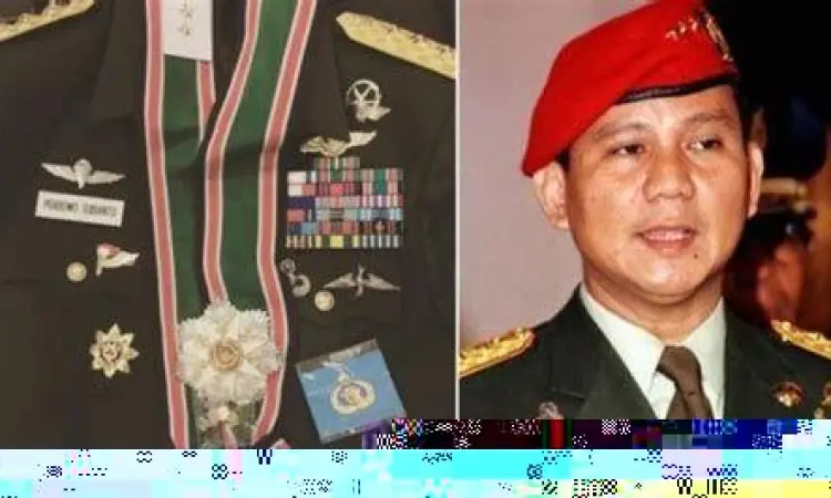 Prabowo Subianto dalam balutan seragam militer kebanggaan