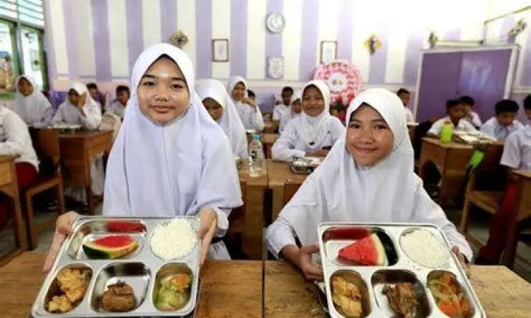 Makan Siang Gratis Prabowo Program makan siang gratis untuk anak sekolah