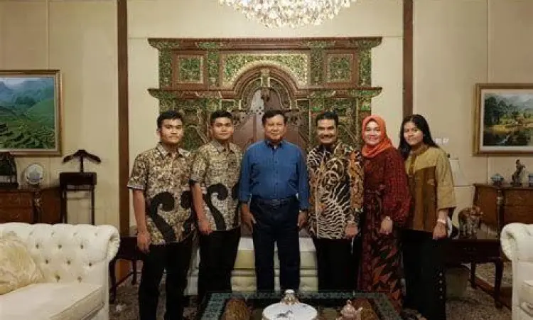 Prabowo Subianto merayakan Lebaran bersama keluarga besar