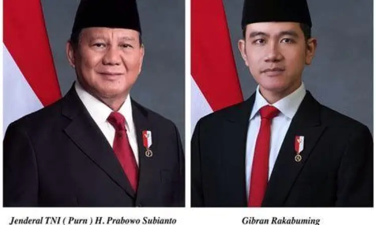 Proses cetak foto resmi presiden ri