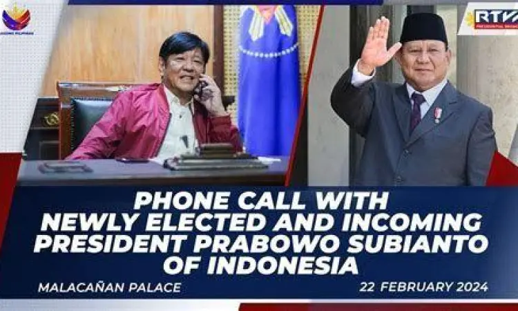 Prabowo Subianto menggunakan ponsel fitur klasik