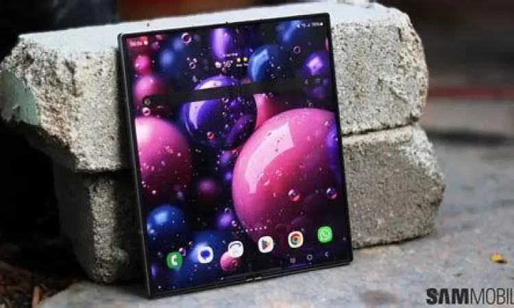 Smartphone Layar Lipat Penggunaan smartphone layar lipat untuk produktivitas kerja