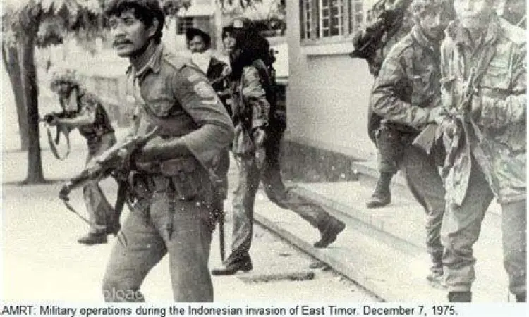 Suasana operasi militer di Timor Timur tahun 1975