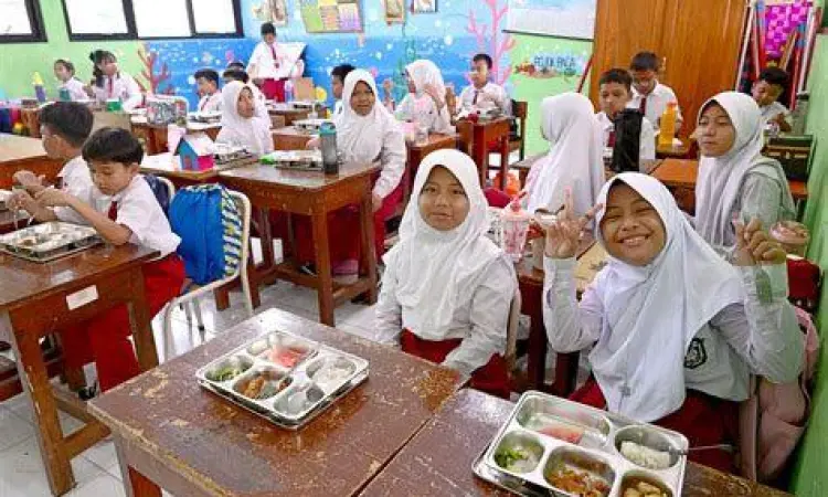 Investasi Sumber Daya Manusia Program makan bergizi untuk anak sekolah di Indonesia