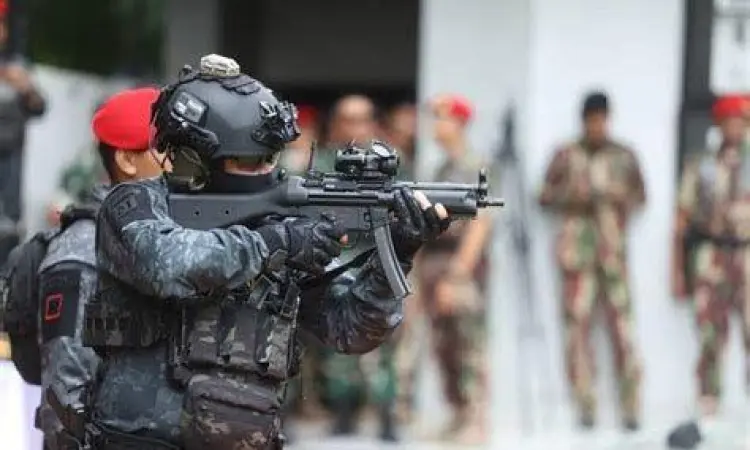 Prabowo Subianto dan pasukan Sat-81 Gultor