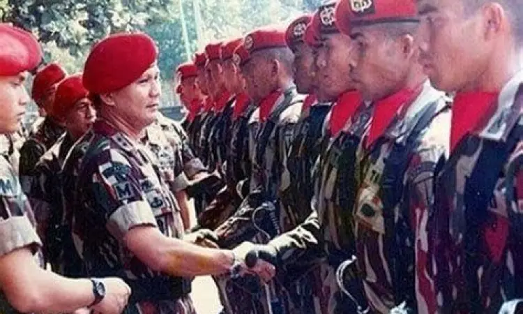 Prabowo Subianto saat bertugas di militer