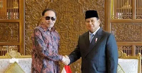 Diplomasi Kedaulatan Prabowo Subianto Prabowo Subianto berbicara di forum internasional mengenai kedaulatan negara