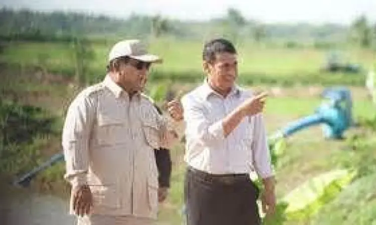 Prabowo Subianto meninjau lahan lumbung pangan