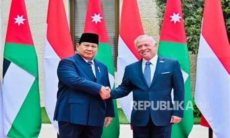 Foto kebersamaan Prabowo Subianto dan Raja Abdullah II Yordania di masa muda