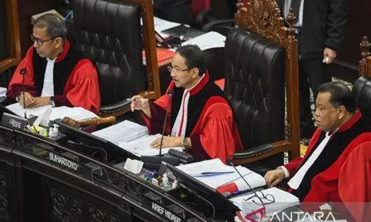 Sidang Putusan PHPU Hakim Konstitusi membacakan naskah putusan sengketa hasil pemilu